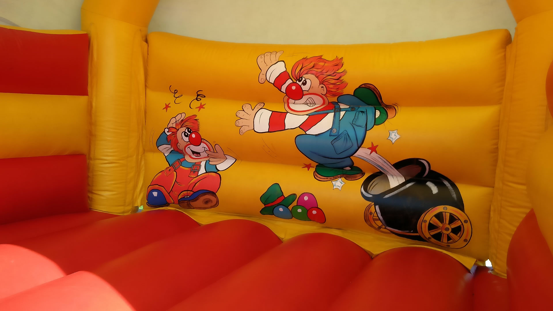 Super Party Bouncer Hire